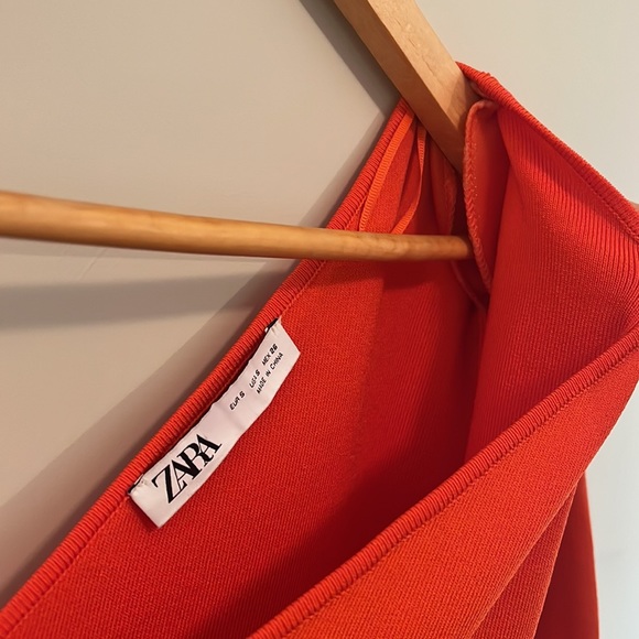 One-shoulder bright orange dress - Picture 6 of 7